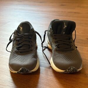 Mizuno women’s wave rider 25 size 8 gray silver & purple Athletic Shoes